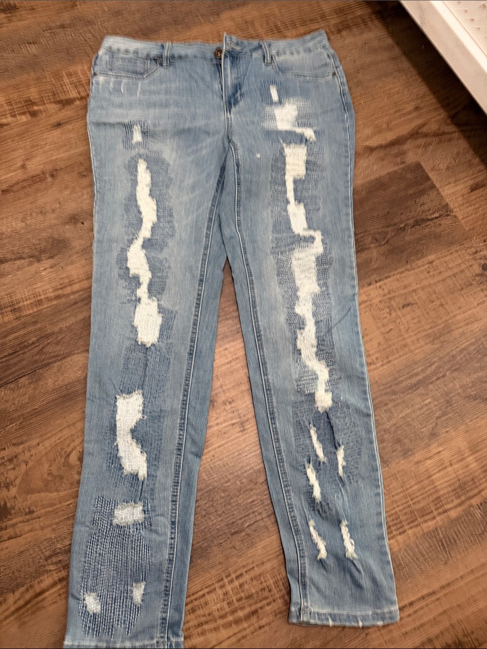 Light Blue Distressed Women's Jeans - Casual Slim Fit. NEVER WORN